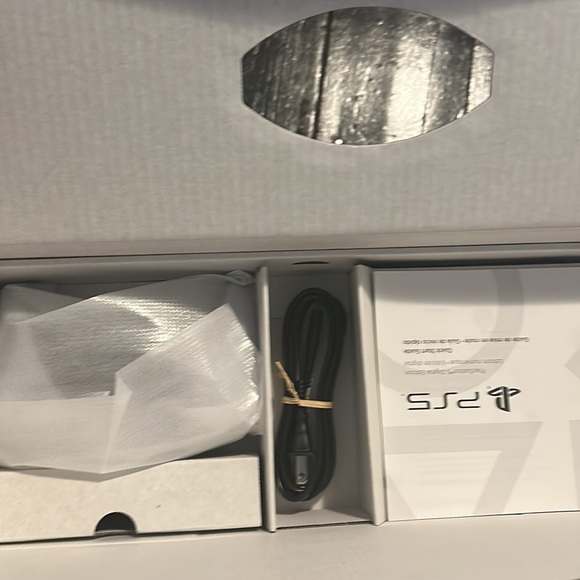 Brand new PlayStation 5 NEVER USED , (only opened to show proof) - Picture 3 of 4